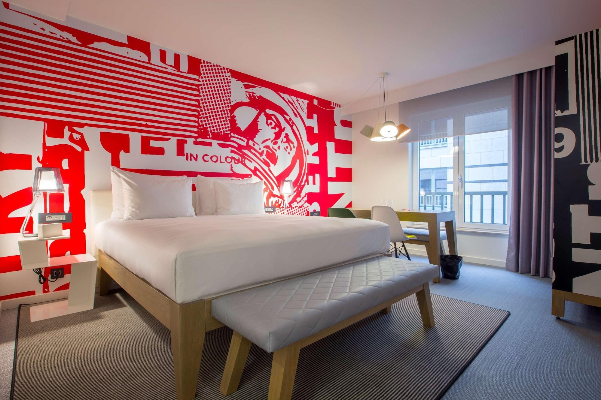 Radisson Red Brussels Hotel Ixelles Bagian luar foto