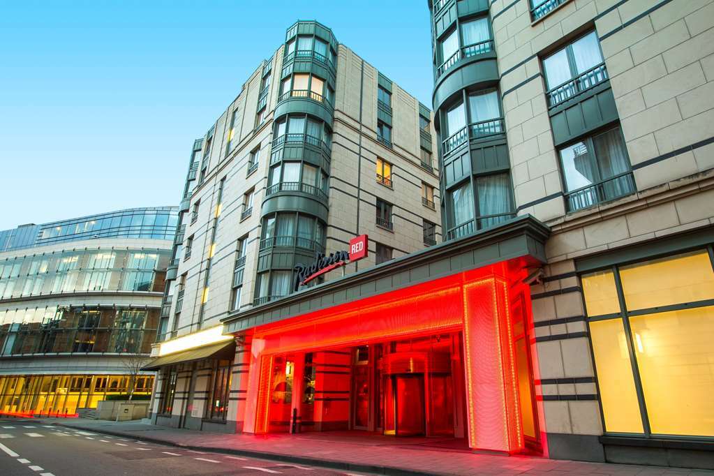 Radisson Red Brussels Hotel Ixelles Bagian luar foto