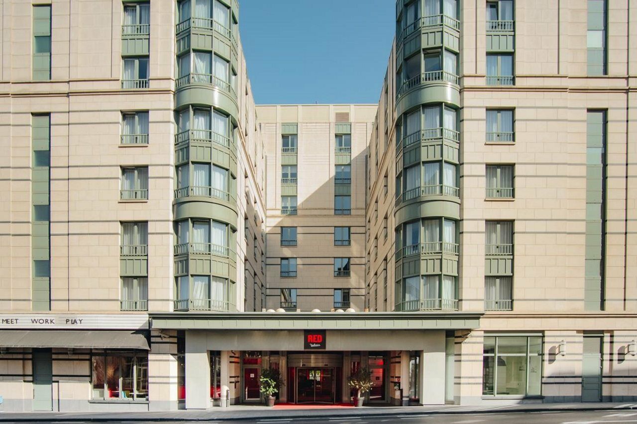 Radisson Red Brussels Hotel Ixelles Bagian luar foto
