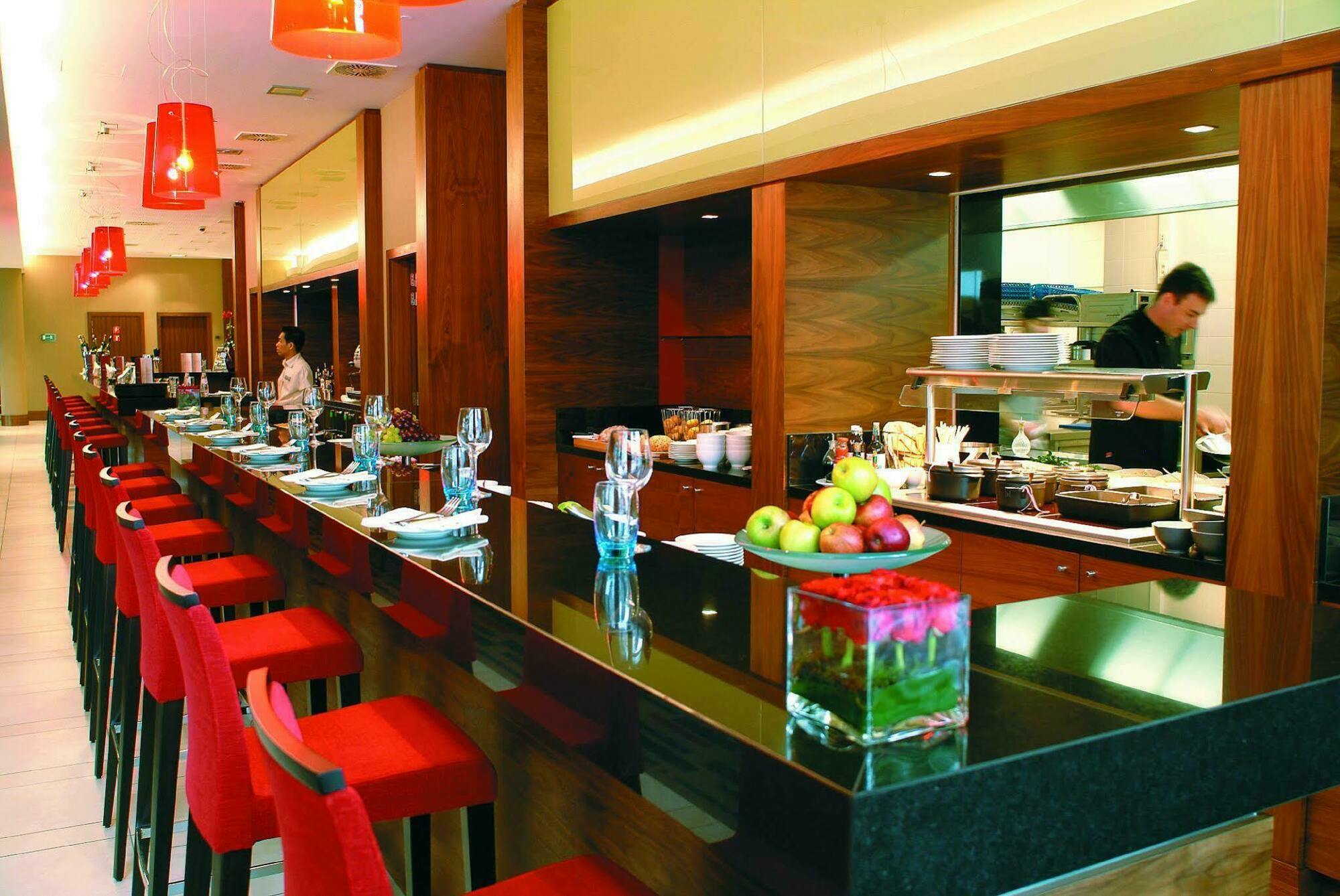 Radisson Red Brussels Hotel Ixelles Restoran foto