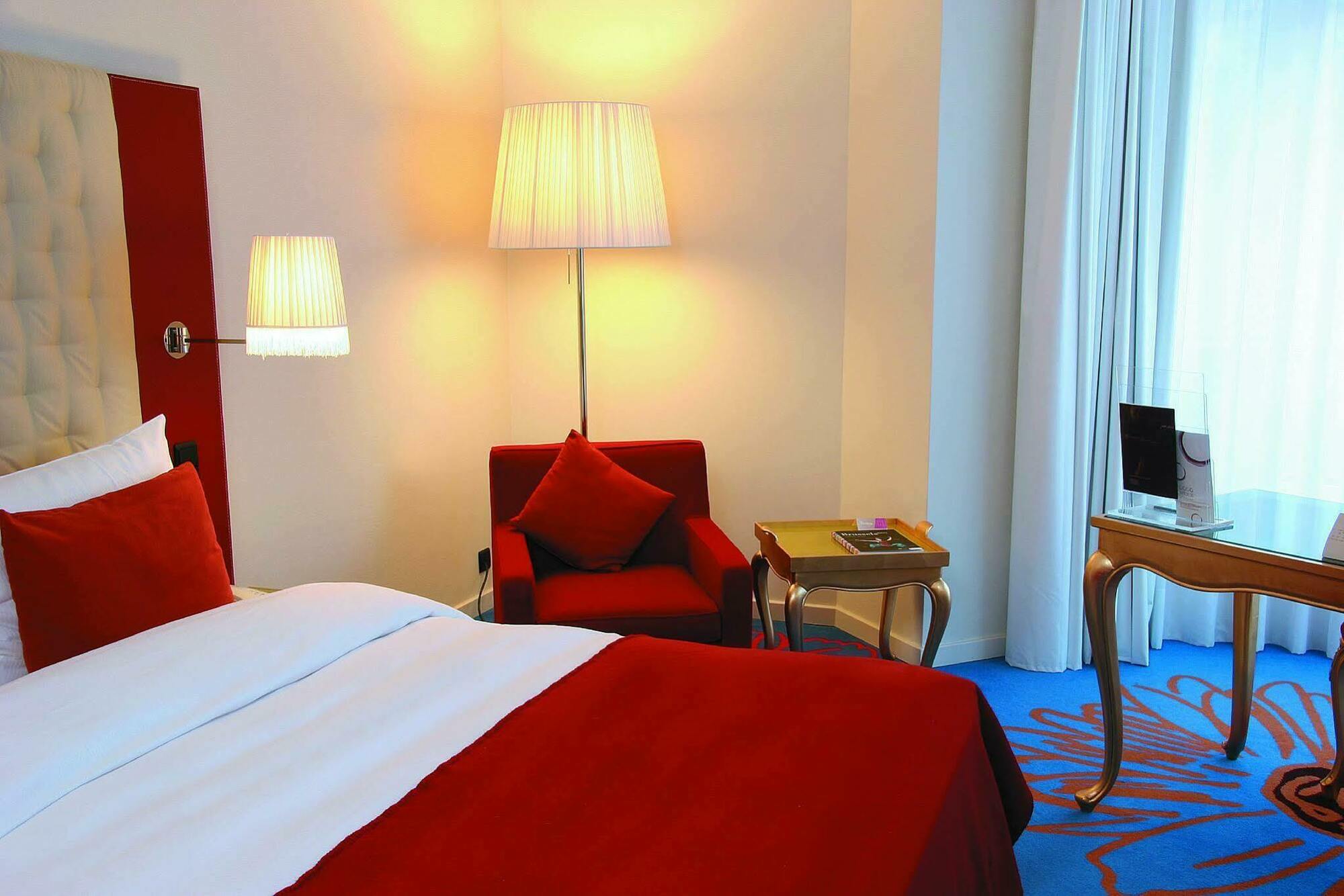 Radisson Red Brussels Hotel Ixelles Ruang foto
